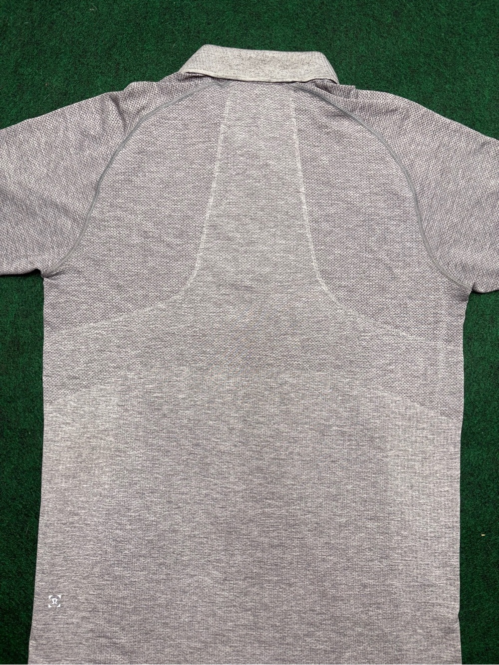 Men's Grey Lululemon Polo Shirt - Athletic Performance - Picture 4 of 4